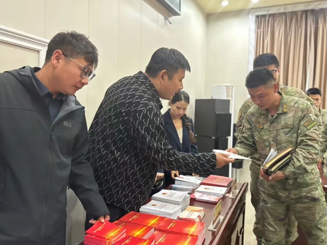 兴安盟民族事务委员会联合多部门开展“送法进军营”宣讲活动